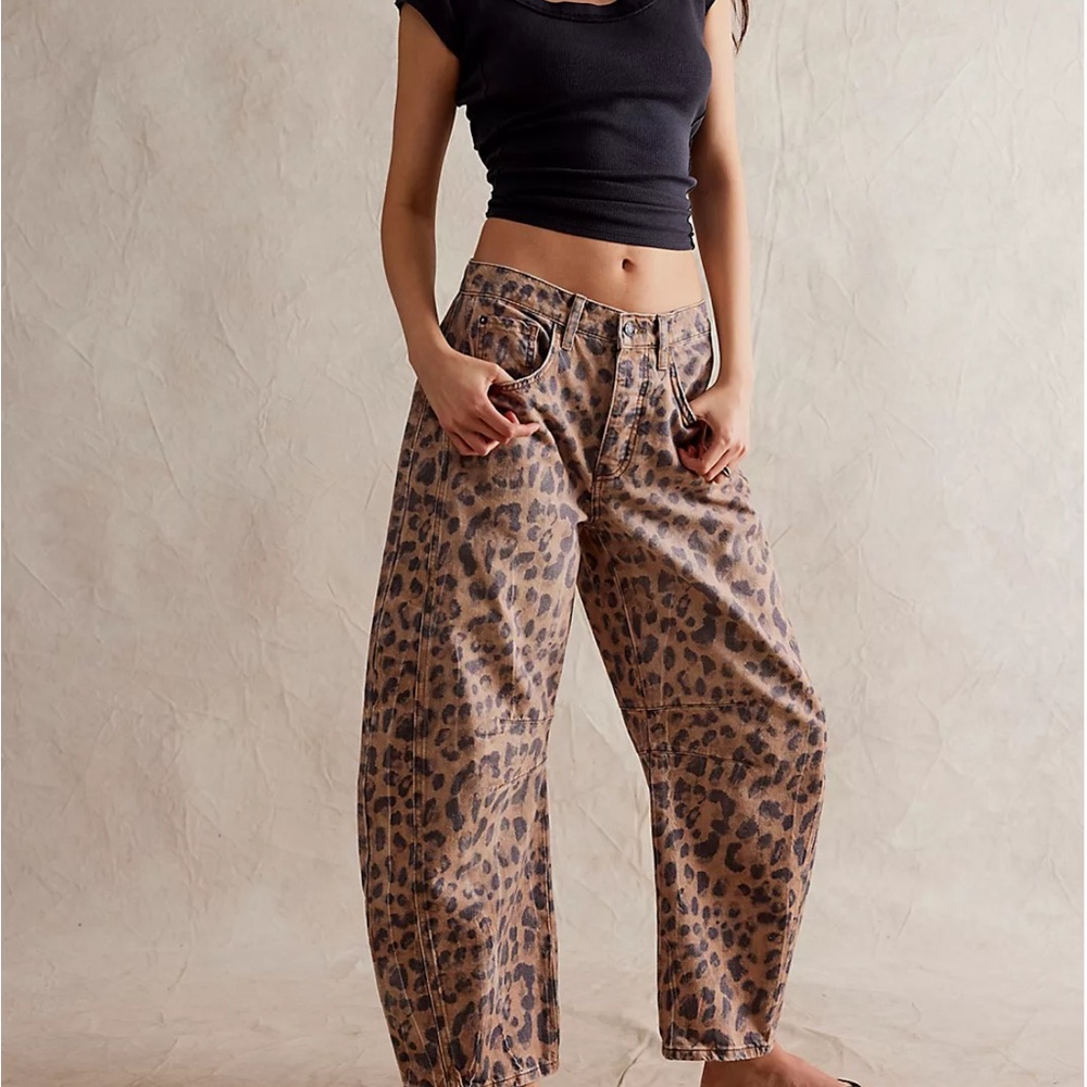 We The Free Good Luck Printed Barrel Jeans size 27 Free People